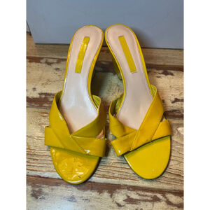 BANDOLINO | Yellow Patent Leather Wedge Sandals Size 8